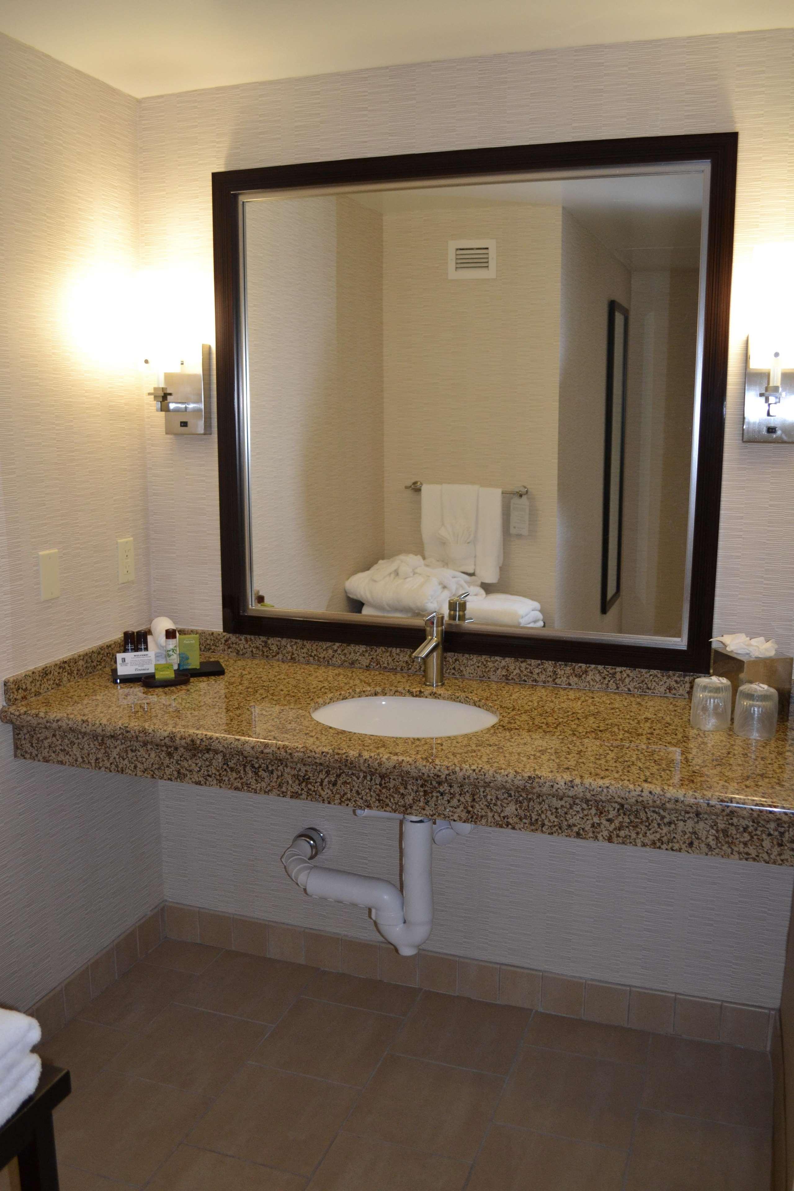 Embassy Hotel 4*