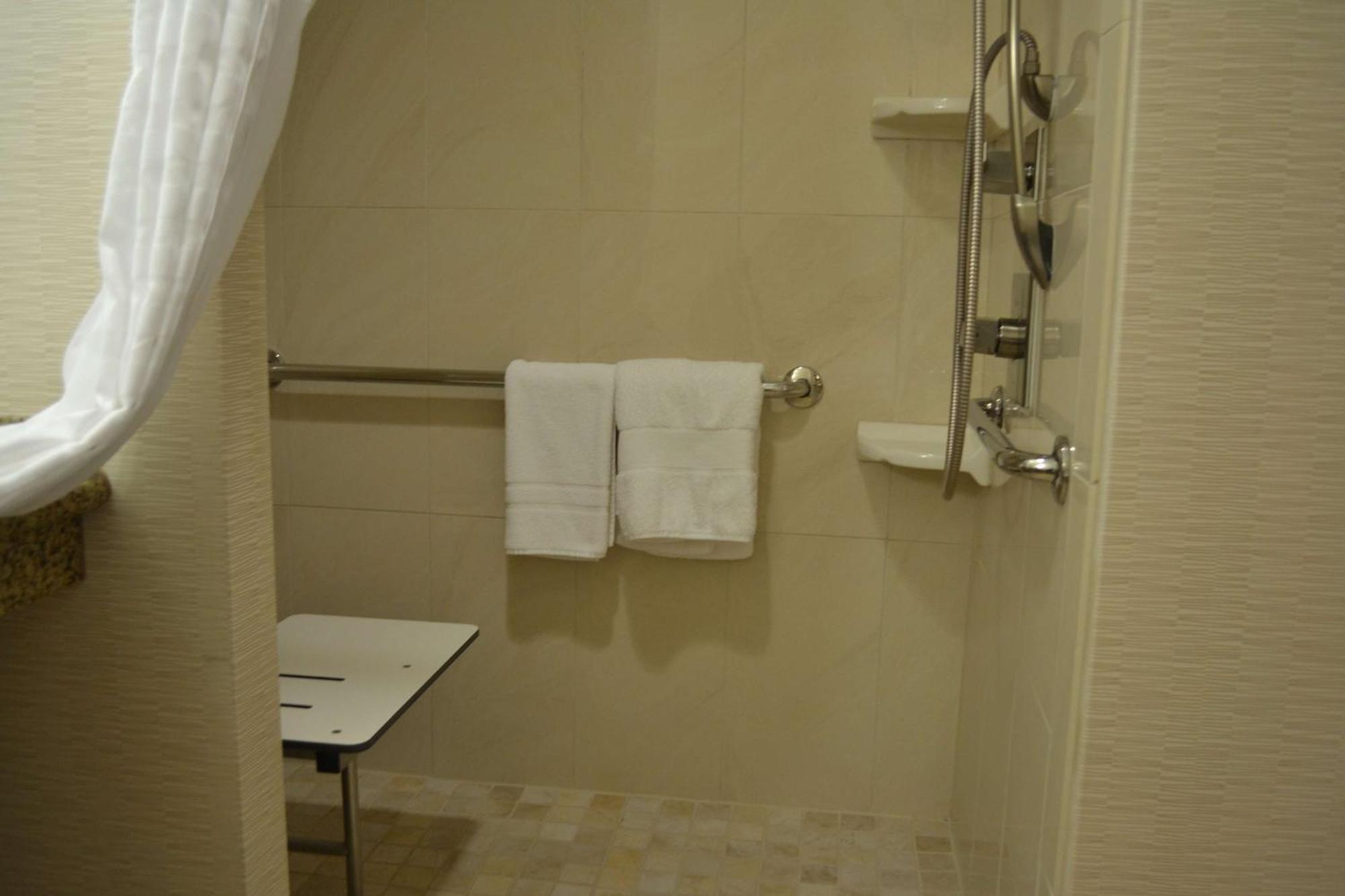 Embassy Hotel 4*